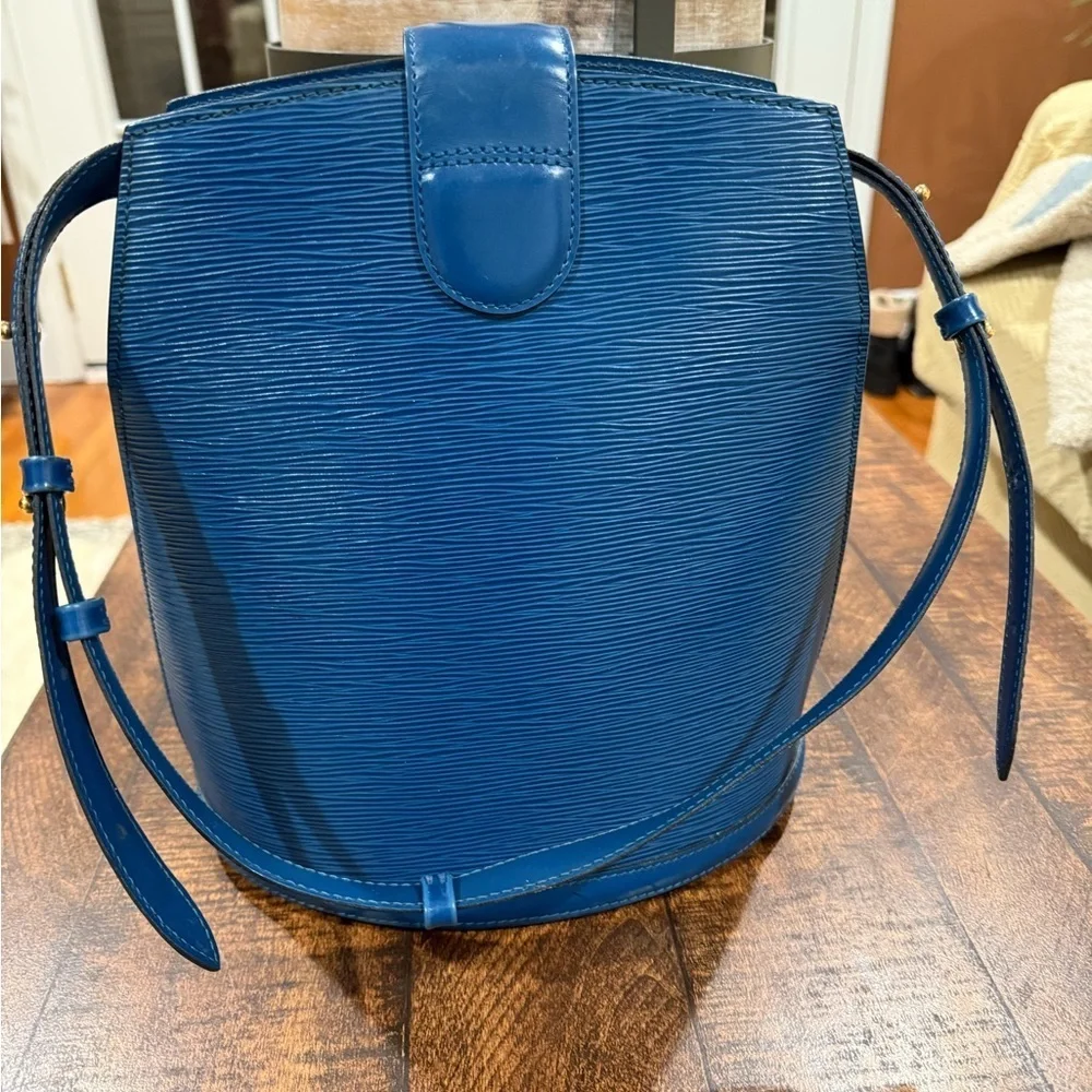Louis Vuitton M52255 EPi Cluny shoulder Bag